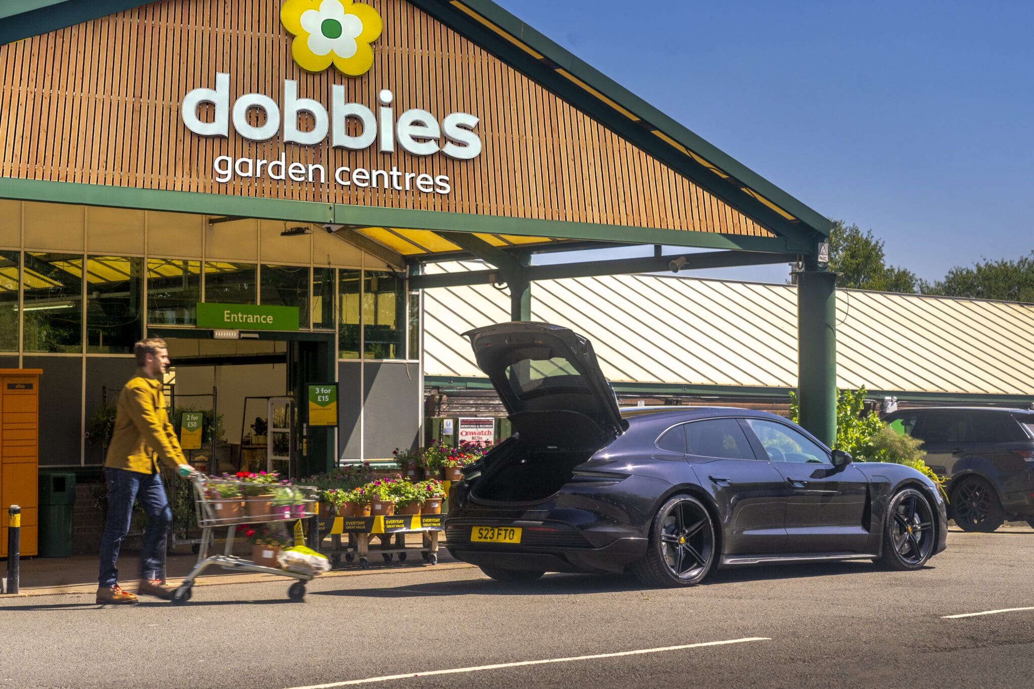 GRIDSERVE First Electric Retail Hub opens at Dobbies Swindon
